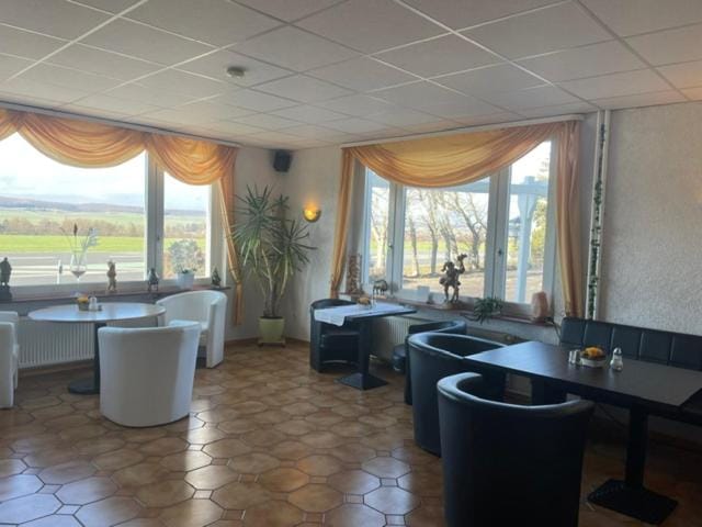 Seating area, Breakfast