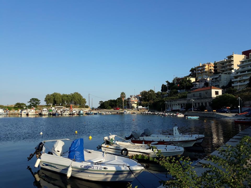 Restaurant/places to eat, Neighbourhood, Natural landscape