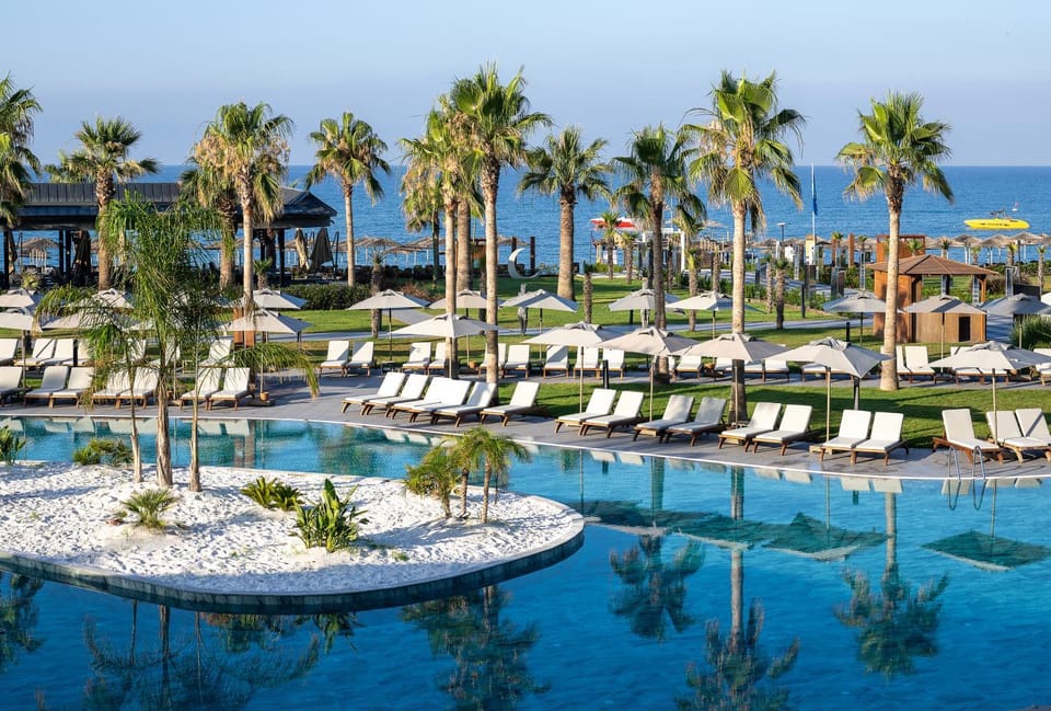 Pool view, Sea view, Swimming pool, sunbed