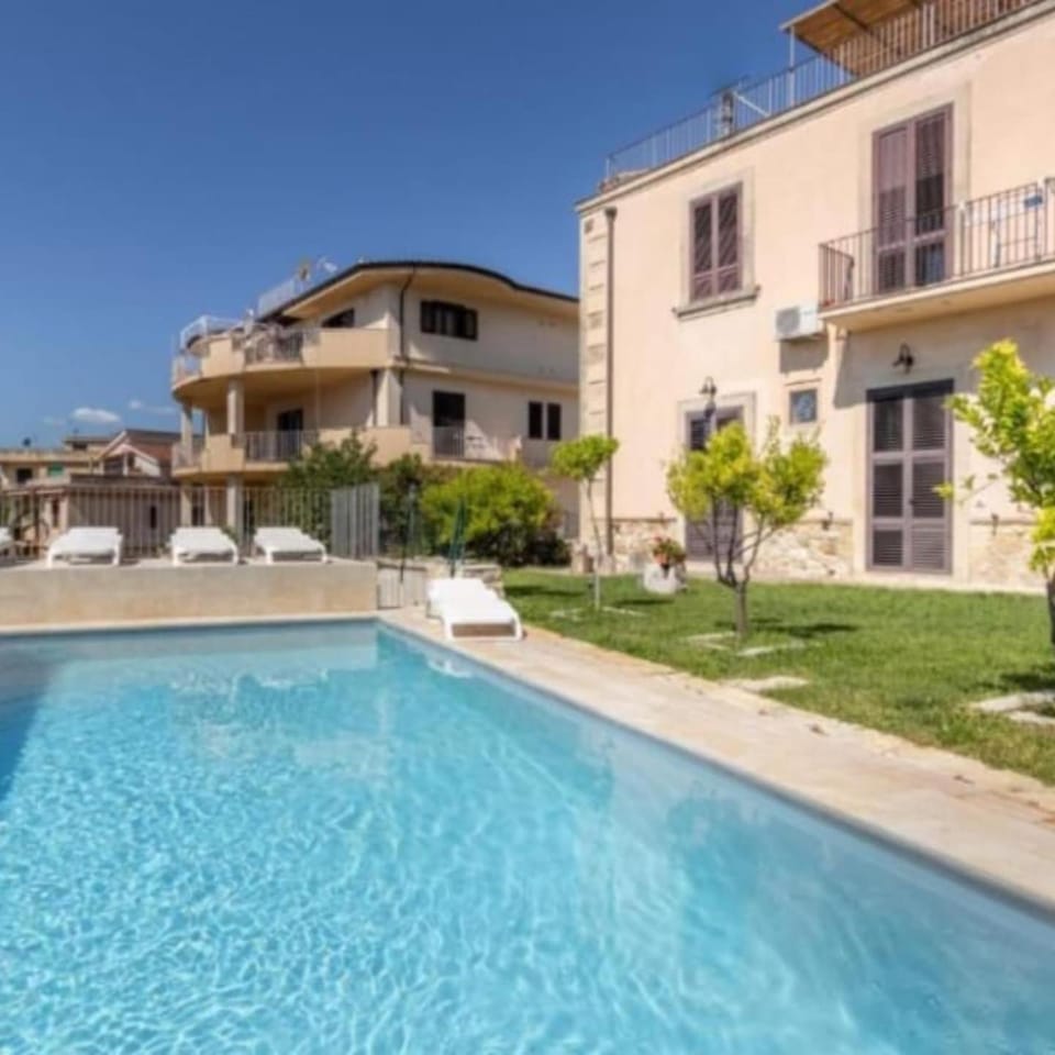 Restaurant/places to eat, View (from property/room), Swimming pool