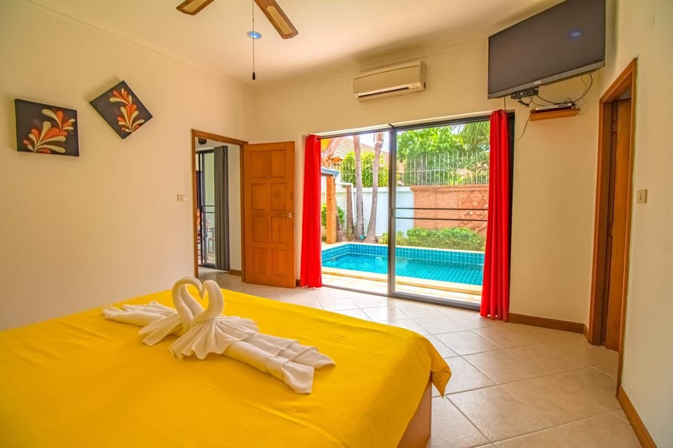 Bedroom, Pool view