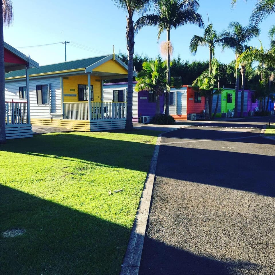 Property building, Facade/entrance, pet friendly