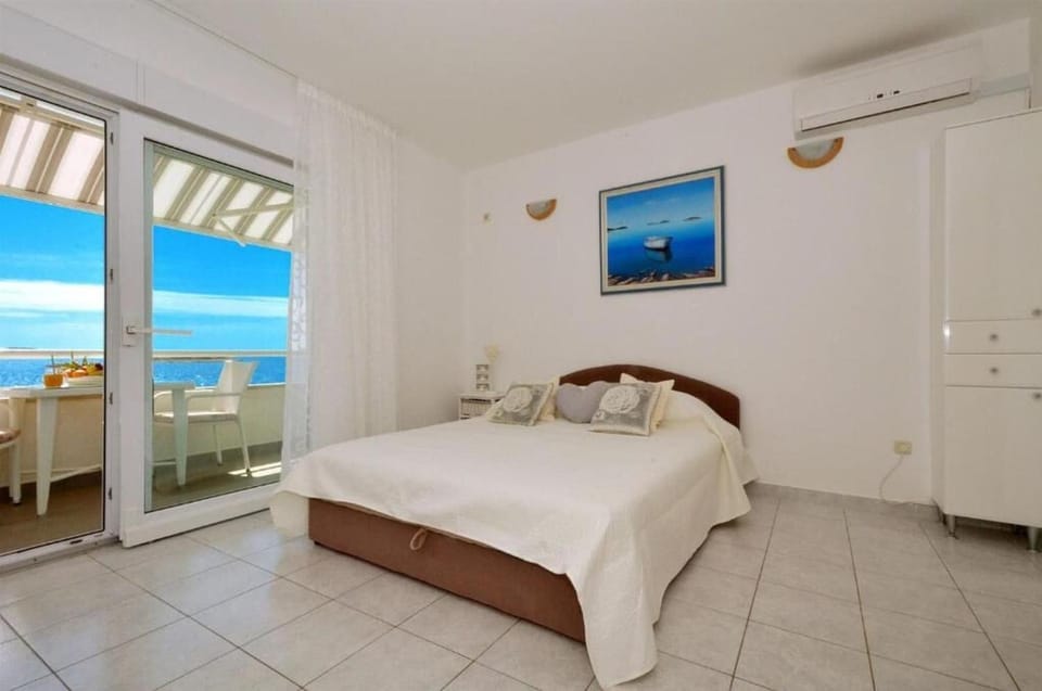 Bed, View (from property/room), Balcony/Terrace, Photo of the whole room, Bedroom, Sea view, air conditioner