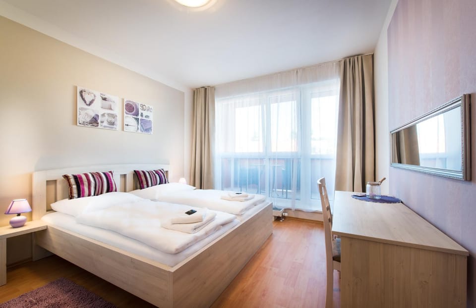 Bed, Photo of the whole room, Bedroom, hair dresser
