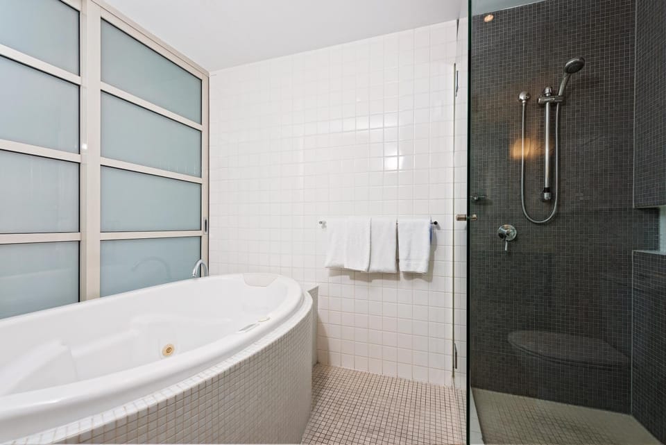 Embassy 2br free parking Apartment in Adelaide