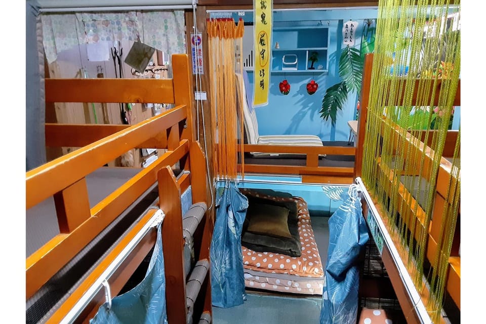 Photo of the whole room, bunk bed, internet, locker, safe, storage, air conditioner