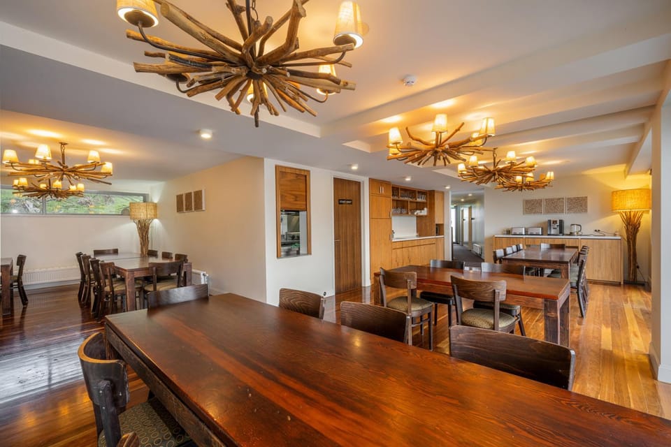 Restaurant/places to eat, Lounge or bar