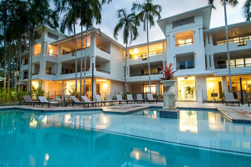Property building, Swimming pool, Swimming pool