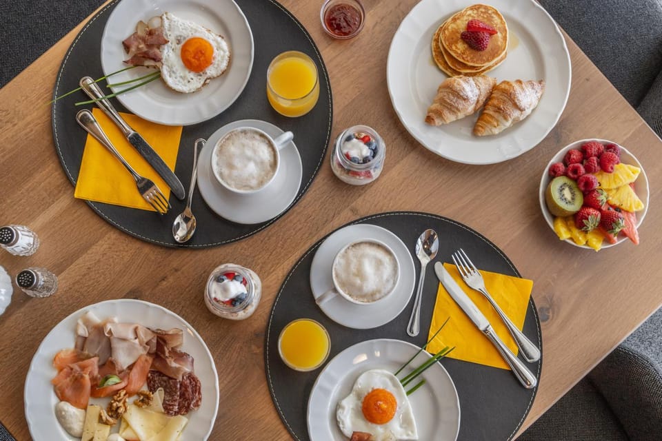 Breakfast, Continental breakfast, Buffet breakfast