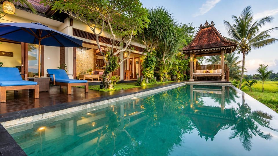 Property building, Natural landscape, Garden, View (from property/room), View (from property/room), Swimming pool, sunbed