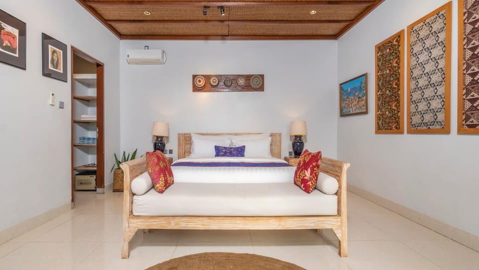 Bed, Photo of the whole room, Bedroom, air conditioner