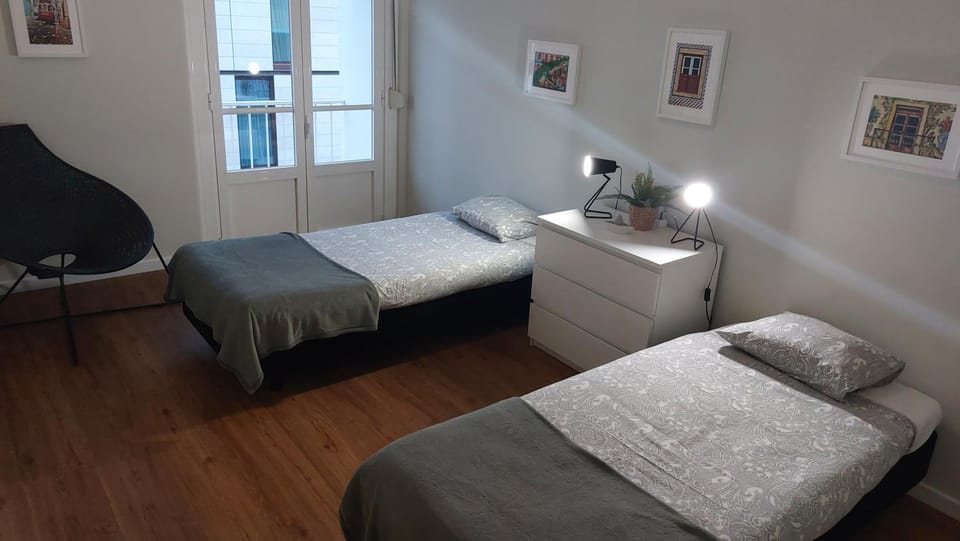 Photo of the whole room, Bedroom