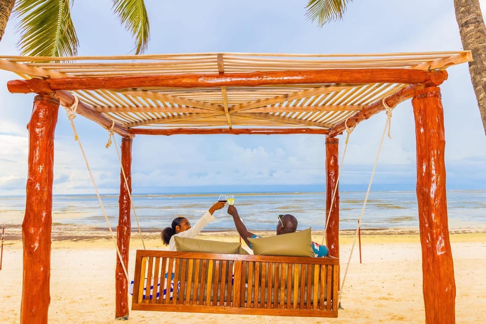 Day, Dining area, Beach, Guests, group of guests