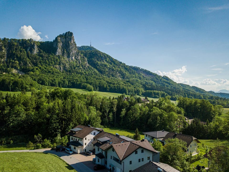 Neighbourhood, Bird's eye view, Mountain view