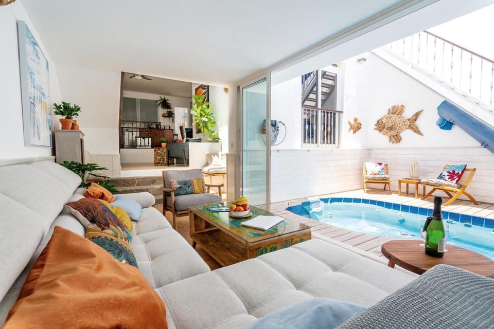 Living room, Swimming pool