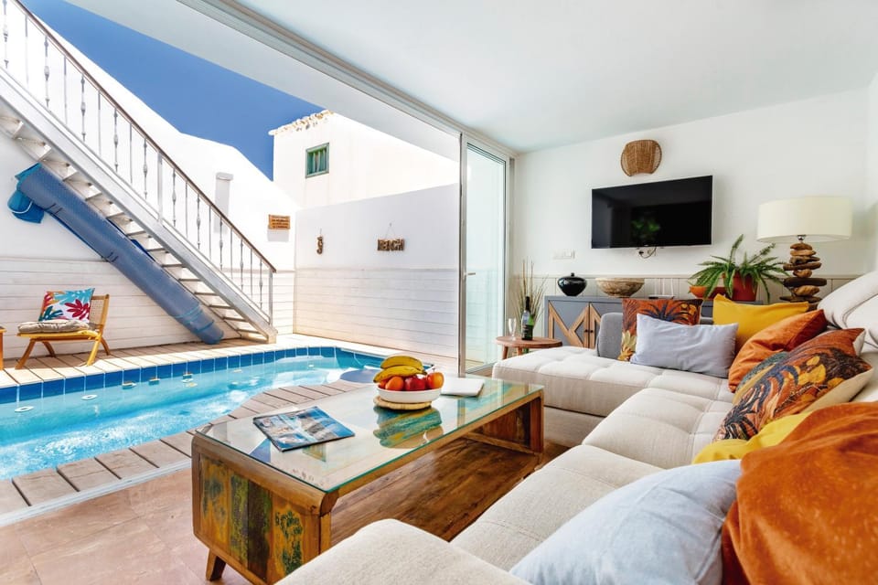 Living room, Swimming pool
