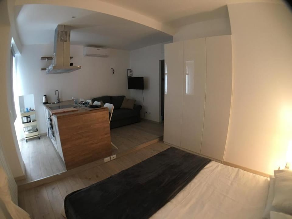 Kitchen or kitchenette, Photo of the whole room, Bedroom