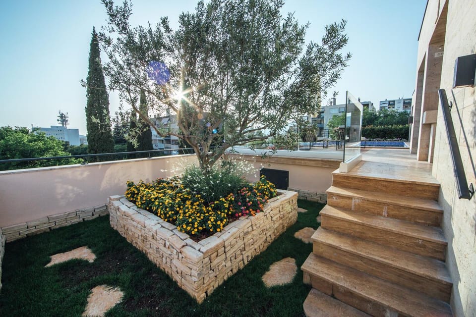 Patio, Communal lounge/ TV room, Spring, Day, Neighbourhood, Summer, BBQ facilities, Garden, View (from property/room), Balcony/Terrace, Fitness centre/facilities, Banquet/Function facilities, Beach, Beach, Diving, Communal kitchen, Autumn, On site, Swimming pool, Family