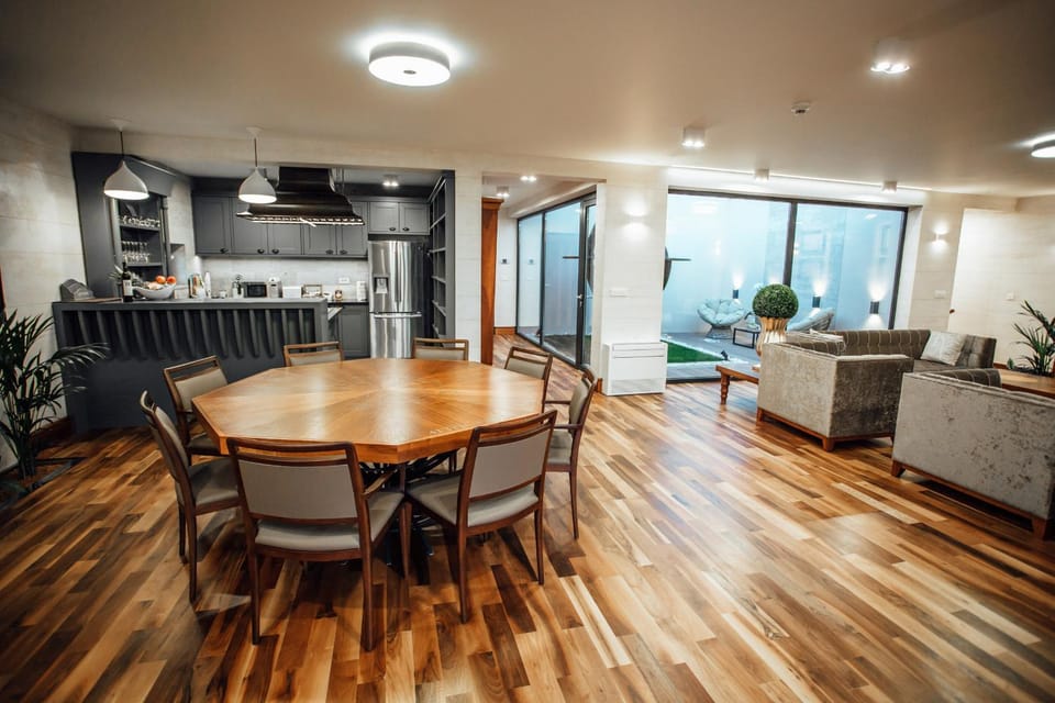 Spring, Day, Night, Property logo or sign, Summer, BBQ facilities, TV and multimedia, Coffee/tea facilities, Kitchen or kitchenette, Living room, Seating area, Dining area, Autumn, On site, Lunch, Dinner, Non alcoholic drinks