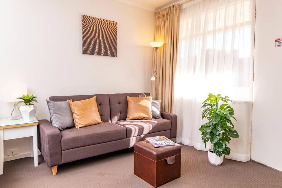 "Ocean Sunset" Glenelg Central Studios Apartment in Adelaide