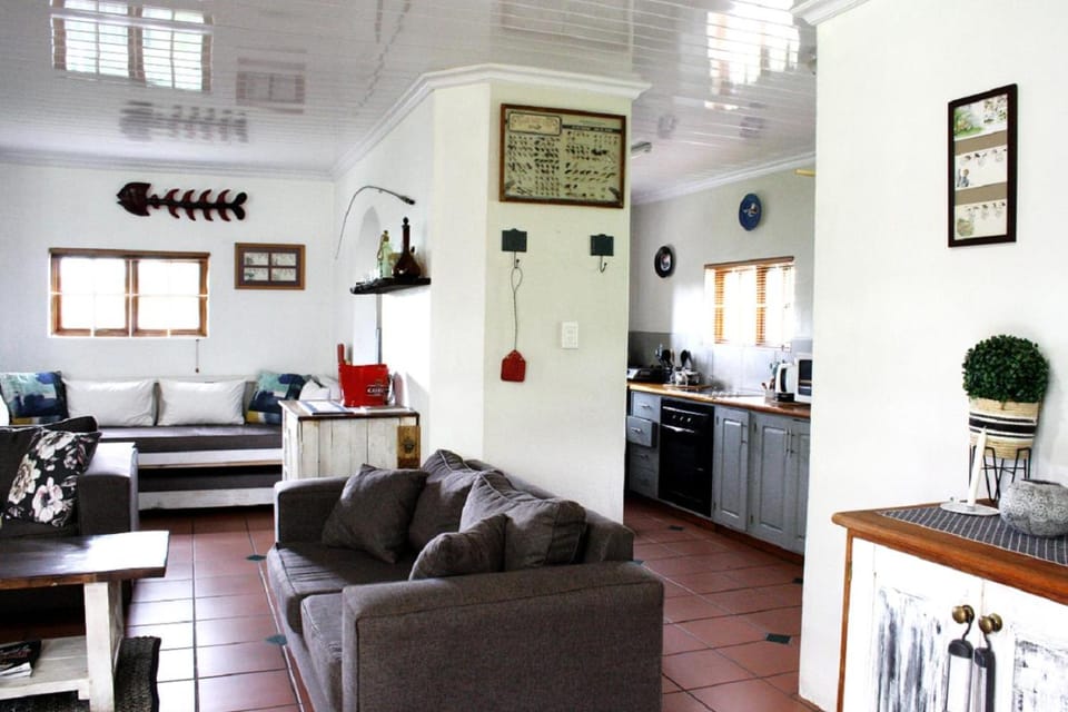 Kitchen or kitchenette, Living room, Seating area