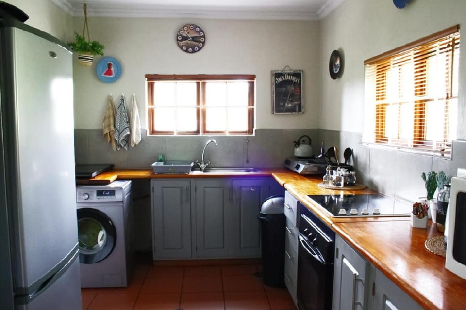 Kitchen or kitchenette, oven, stove