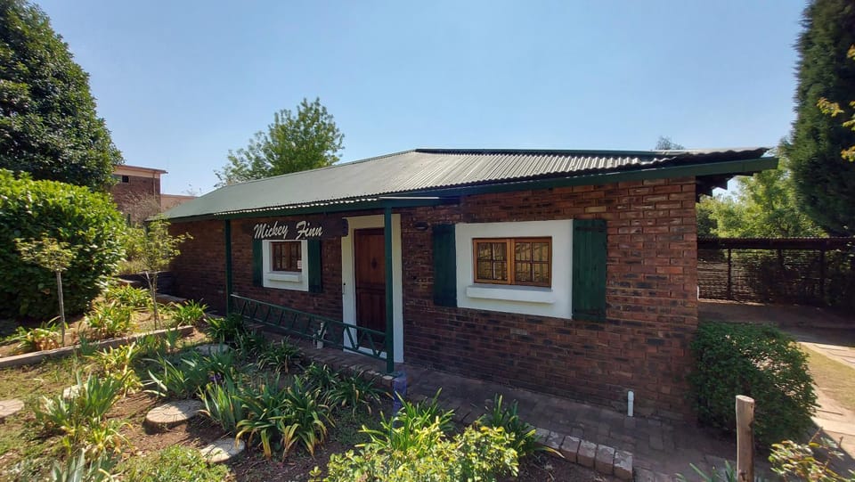 Property building, Facade/entrance, Garden