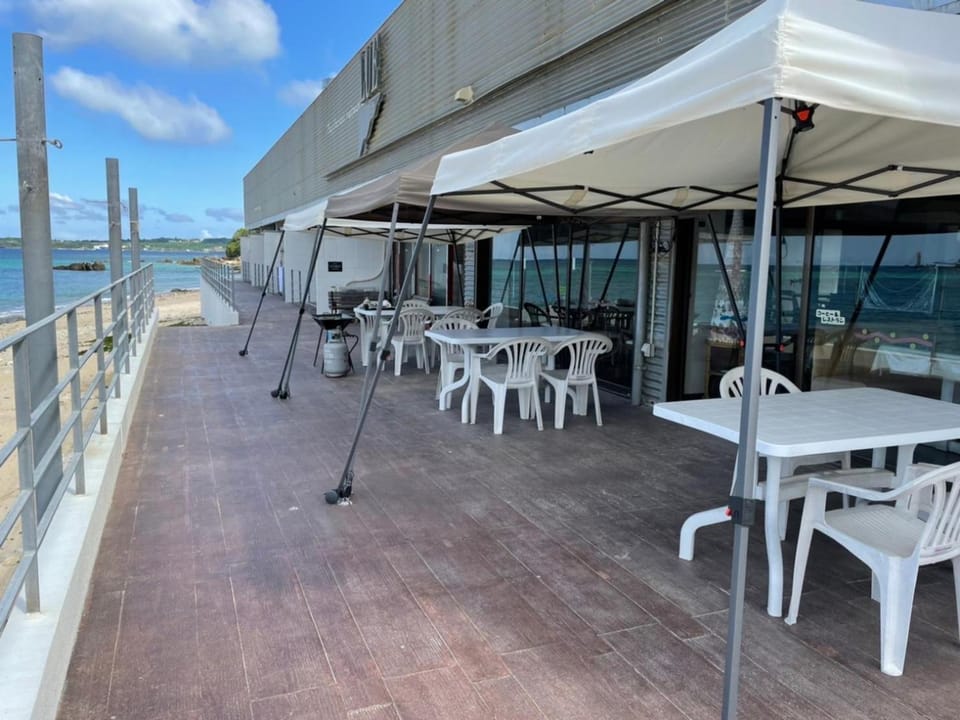 Restaurant/places to eat, Balcony/Terrace