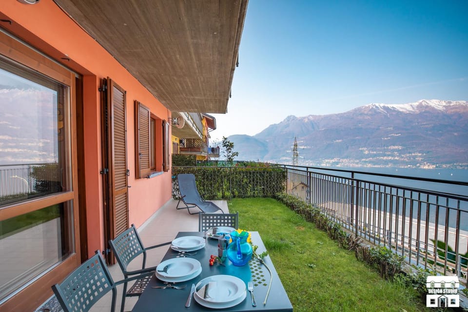 Balcony/Terrace, Lake view, Mountain view