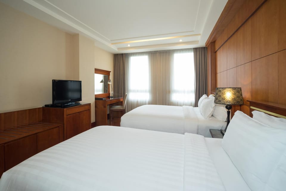 Photo of the whole room, City view