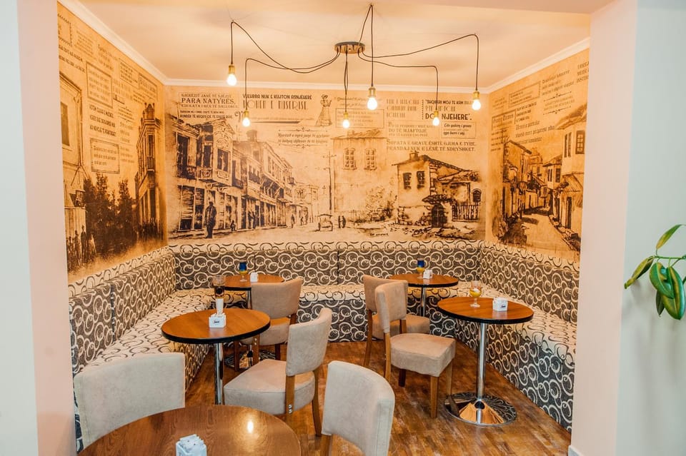 Communal lounge/ TV room, Lobby or reception