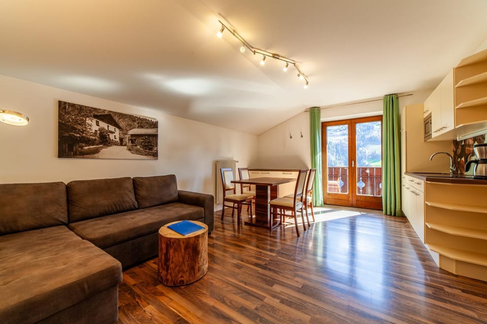 Living room, Dining area, kitchen