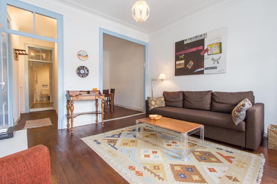 Communal lounge/ TV room, TV and multimedia, Living room, Decorative detail, Dining area