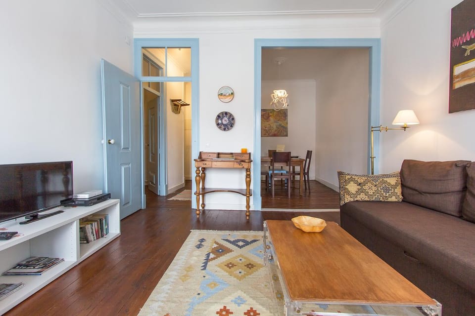TV and multimedia, Living room, Decorative detail, Seating area, Dining area