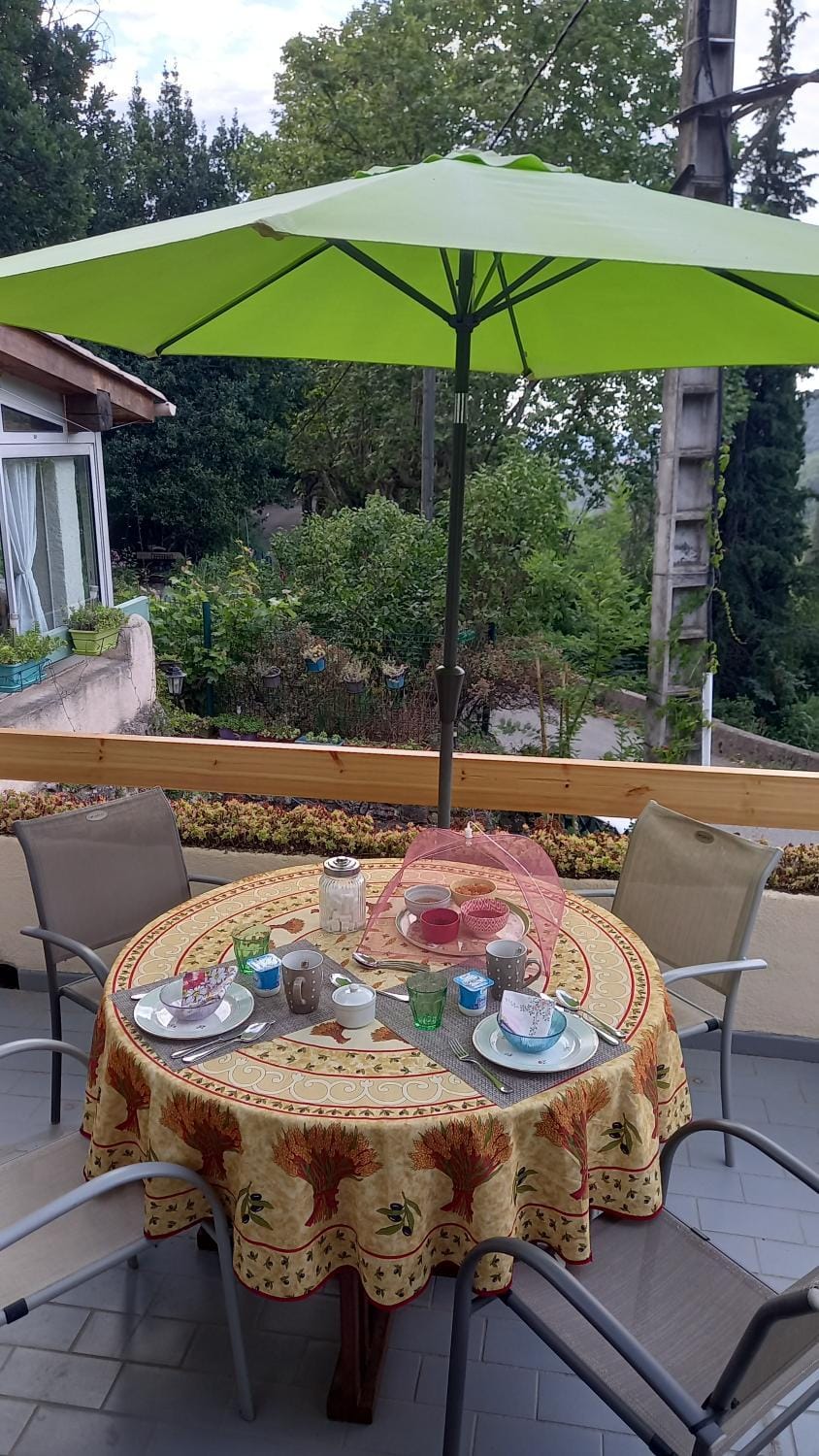 View (from property/room), Balcony/Terrace, Dining area, Garden view