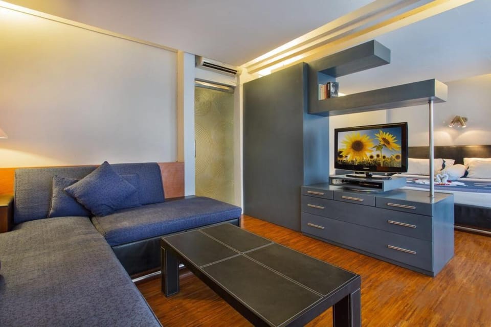 Communal lounge/ TV room, TV and multimedia, Living room, Seating area