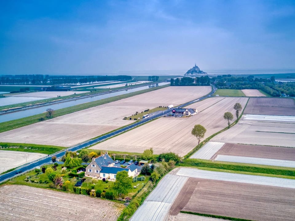 Property building, Bird's eye view, View (from property/room), Landmark view