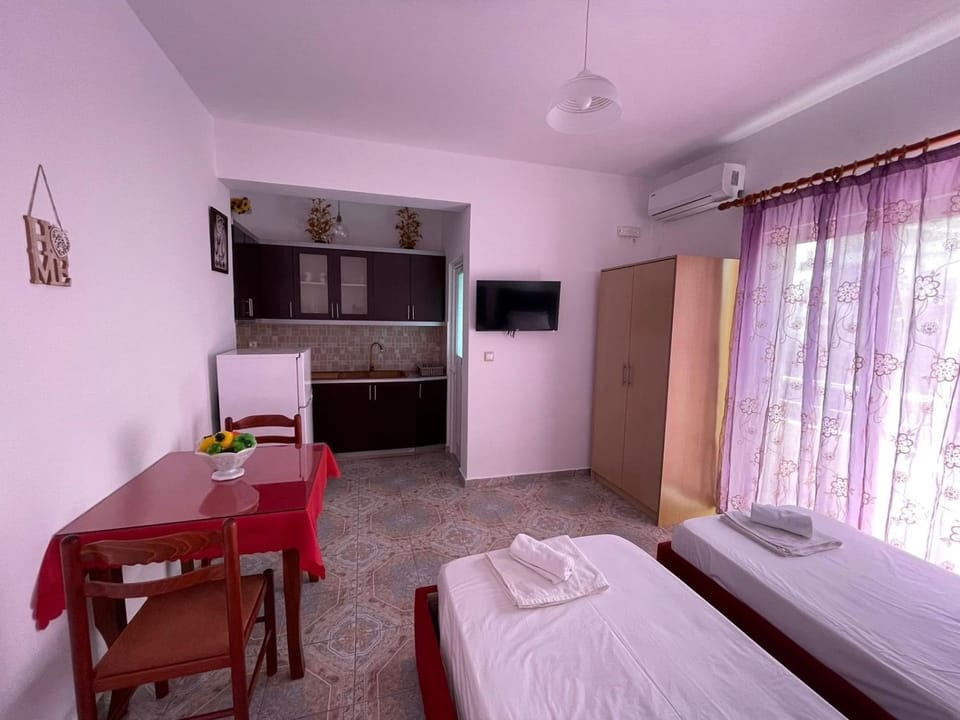 Communal lounge/ TV room, Kitchen or kitchenette