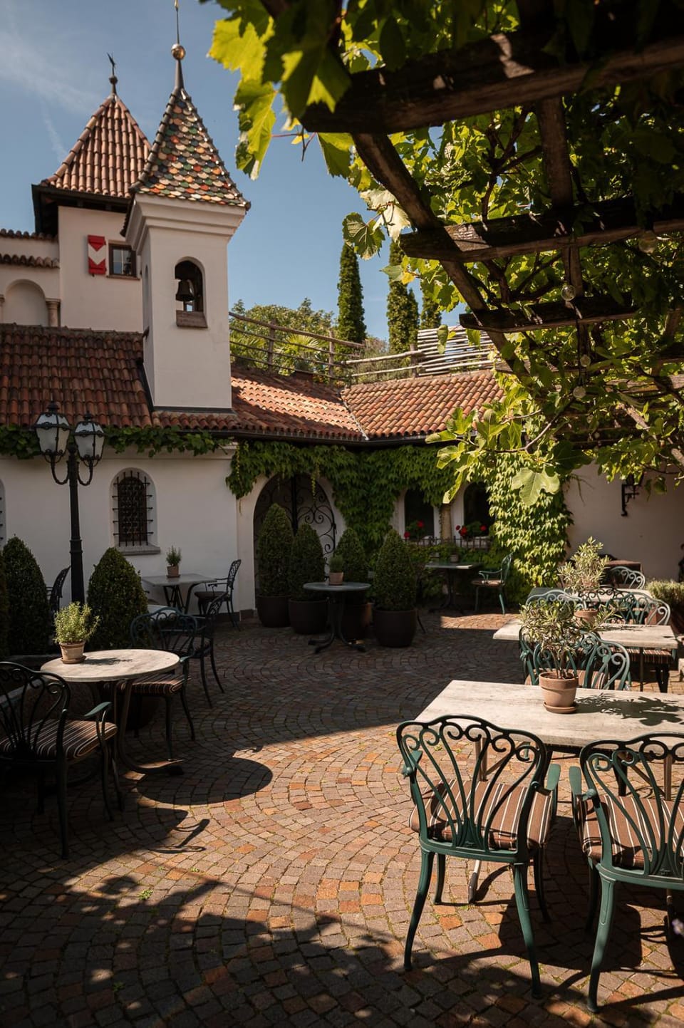 Property building, Restaurant/places to eat