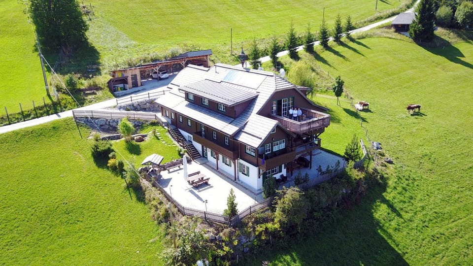 Day, Natural landscape, Bird's eye view, Summer, BBQ facilities, Fishing, Fishing, Garden, Golfcourse, Golfcourse, Horse-riding, Horse-riding, Sauna, Ski School, Ski School, Skiing, Skiing, Balcony/Terrace, Hiking, Hiking, Cycling, Cycling, On site, Pets, Pets, Garden view, Mountain view, Family, Family