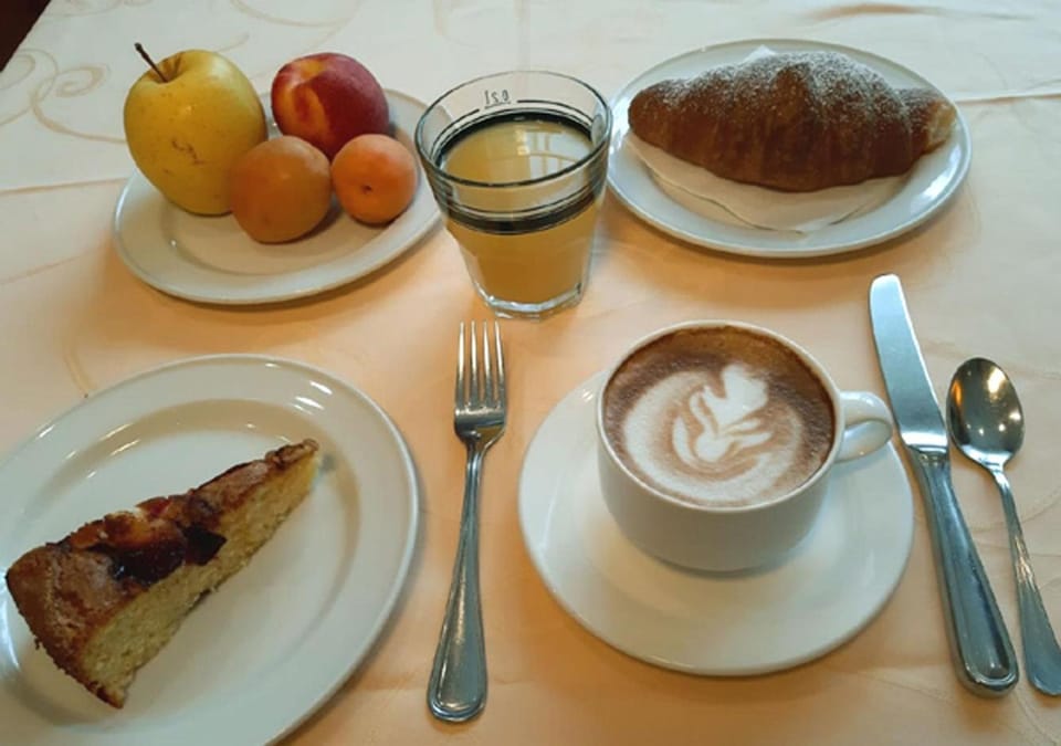 Food and drinks, Breakfast, Buffet breakfast