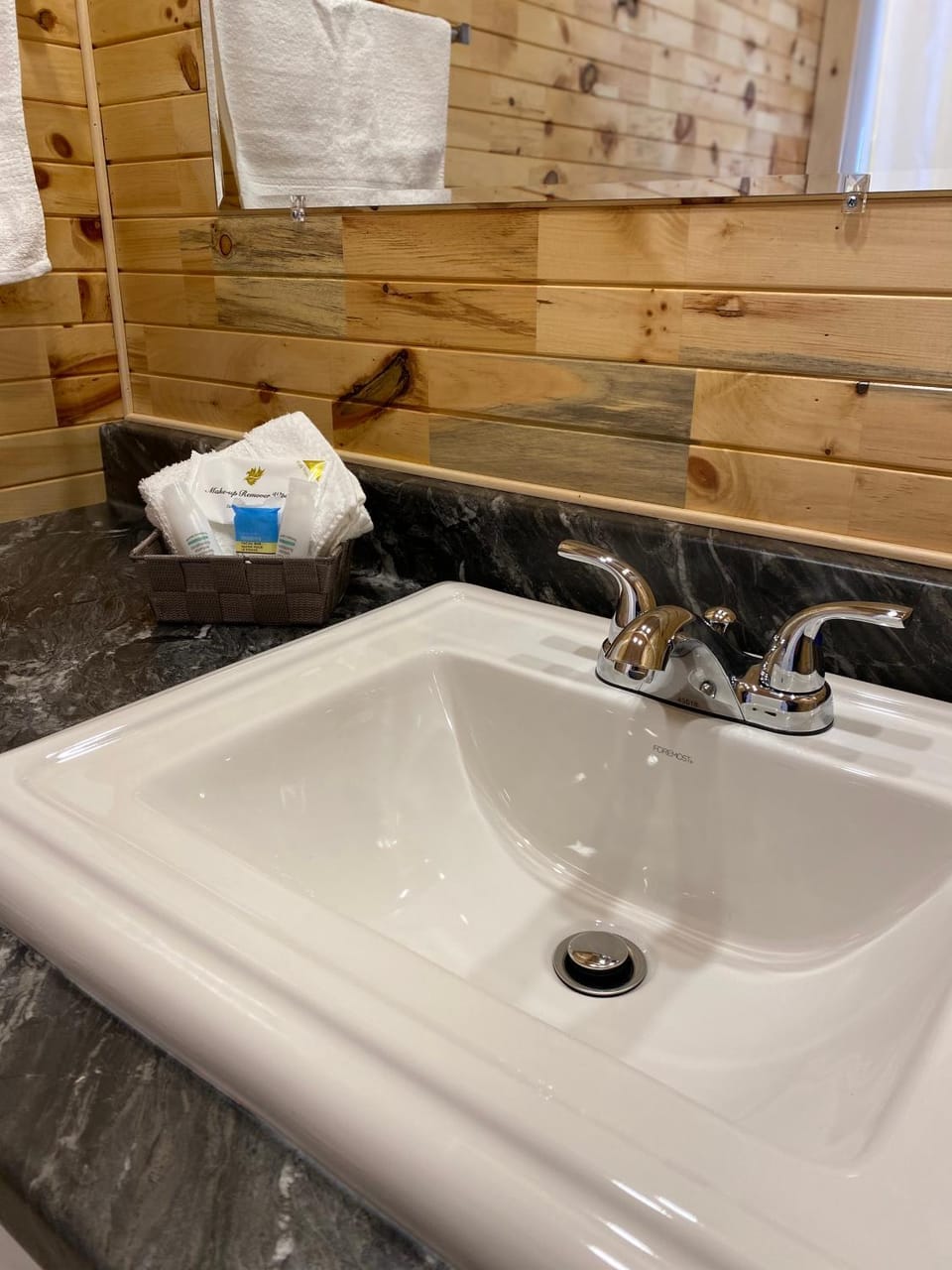 Raleigh Rooms & Taylor's Crafts Motel in Newfoundland and Labrador