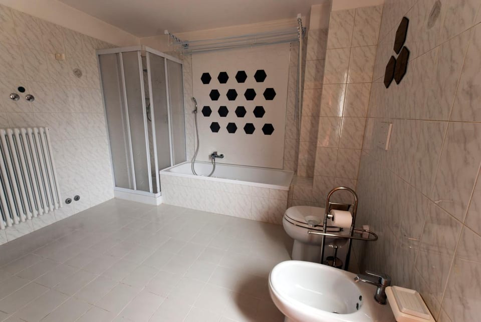 Bathroom, Photo of the whole room