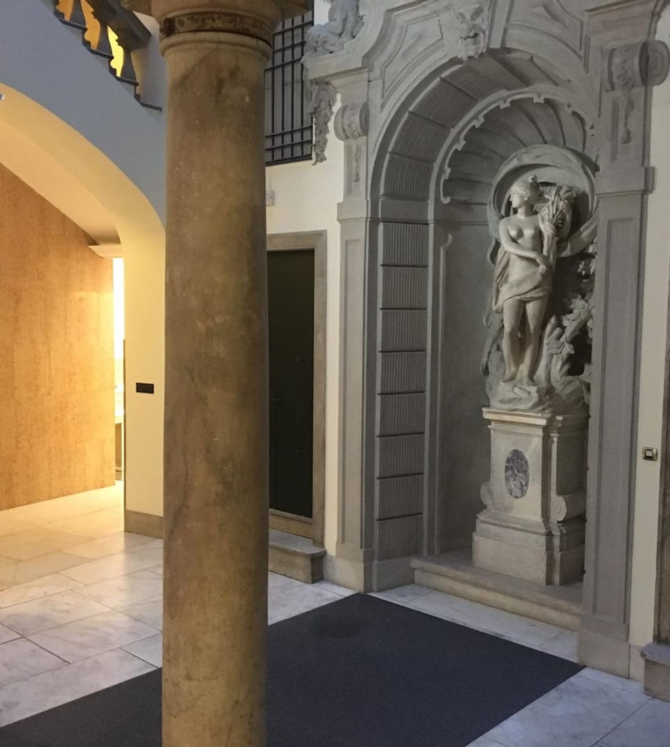 Facade/entrance