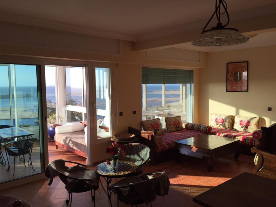 Living room, Lake view, River view