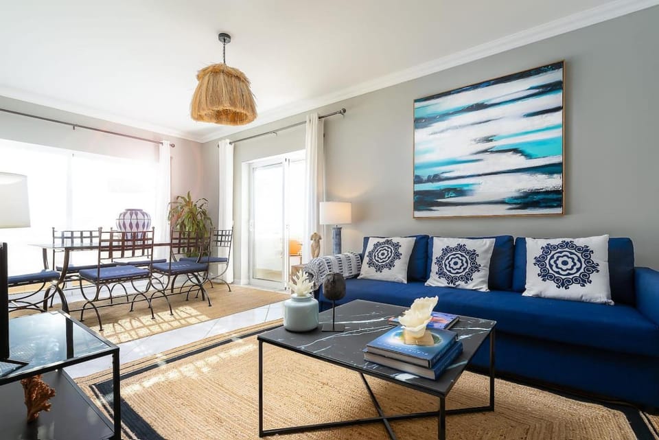 Comfortable 2-Bed Apt Central Algarve Base Apartment in Portimao