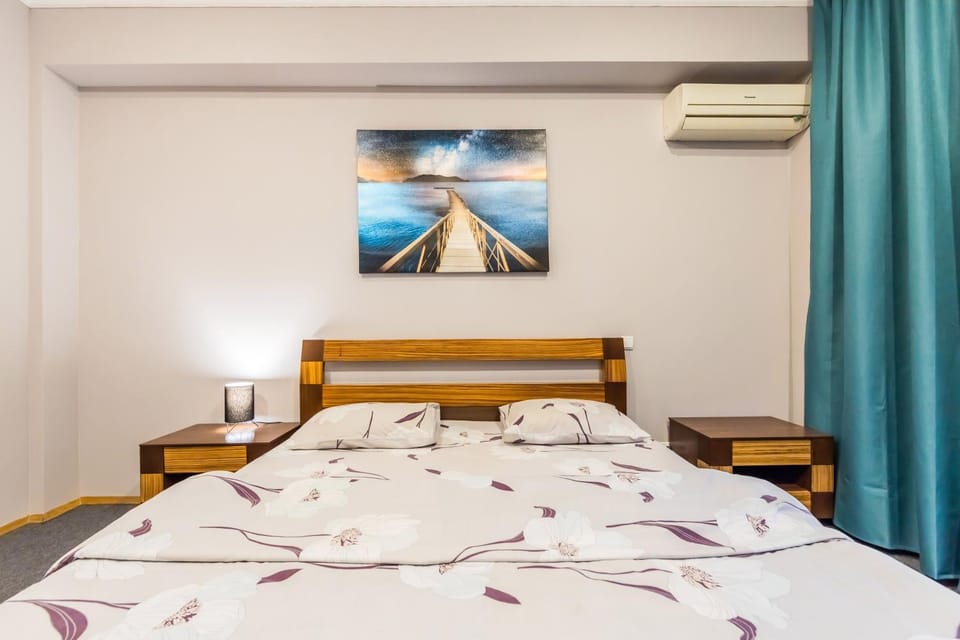 Bed, Bedroom, air conditioner