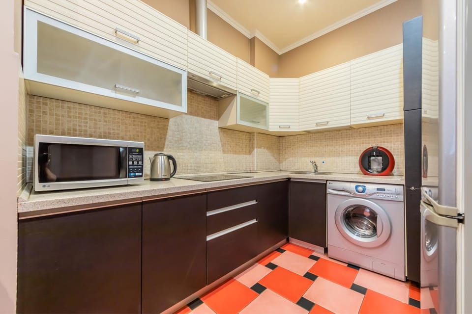 Coffee/tea facilities, Kitchen or kitchenette, stove, washing machine