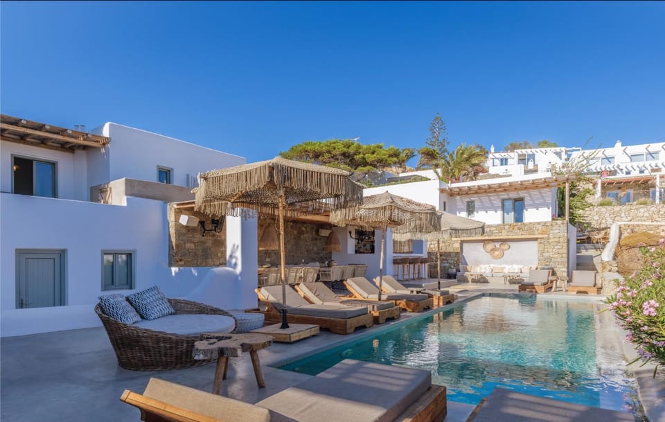 Pool view, Swimming pool, sunbed