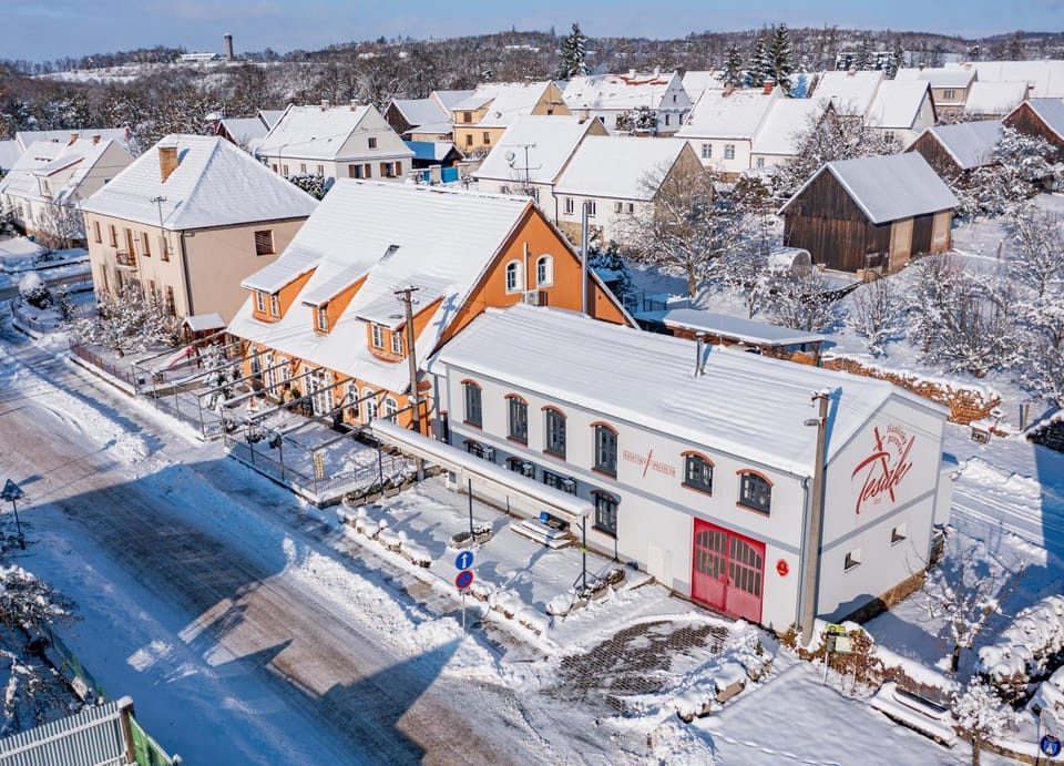 Property building, Restaurant/places to eat